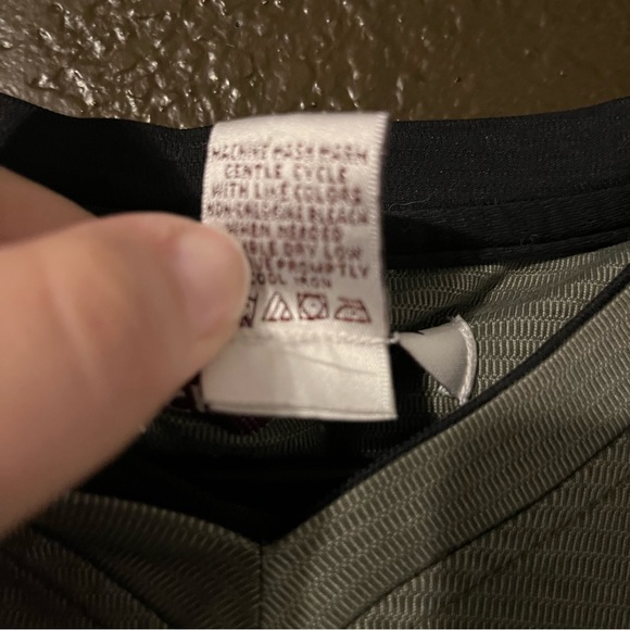 Green Short Sleeve V Neck Style Tee, Size Medium - Picture 2 of 5